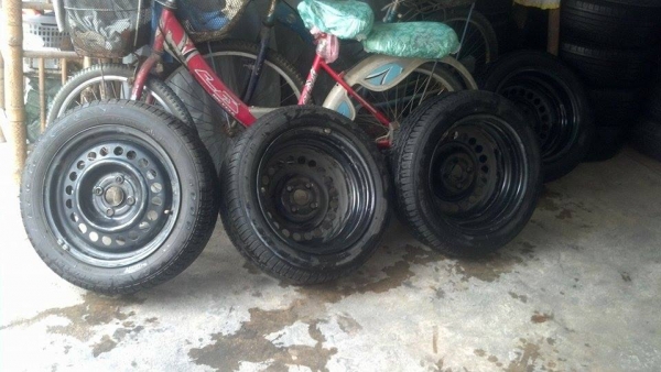 ล้อพร้อมยาง 185-55-15 ปี 13 เกือบป้ายแดง