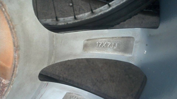 แม็กวีไอพี ขอบ 17 กว้าง 7 ออฟ 42 พร้อมยาง