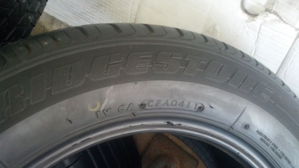 บริสโตน 185 60 15 ยางสวย ดอกสด 1900 บาท บริสโตน 185 60 15 ยางสวย ดอกสด 1900 บาท