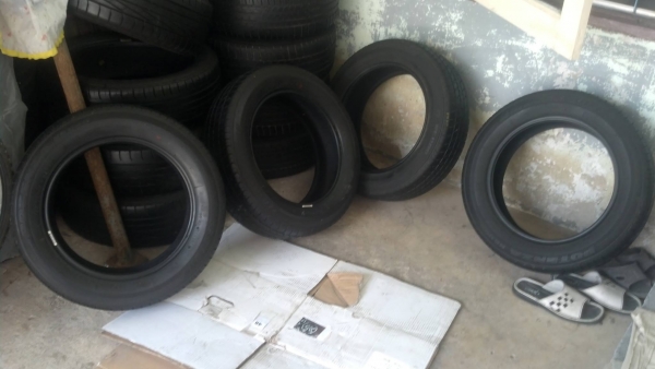 บริสโตน 185 60 15 ยางสวย ดอกสด 1900 บาท บริสโตน 185 60 15 ยางสวย ดอกสด 1900 บาท