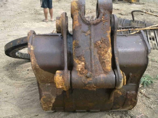 ขาย บุั้งกี้ komatsu pc200-2,3