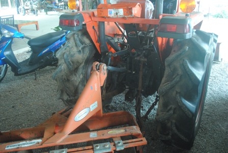 ขายรถไถ Kubota L 3408 (4WD) พร้อมดันหน้าตราช้าง และผานพรวน ตามสภาพครับ