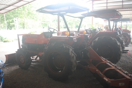 ขายรถไถ Kubota L 3408 (4WD) พร้อมดันหน้าตราช้าง และผานพรวน ตามสภาพครับ ขายรถไถ Kubota L 3408 (4WD) พร้อมดันหน้าตราช้าง และผานพรวน ตามสภาพครับ
