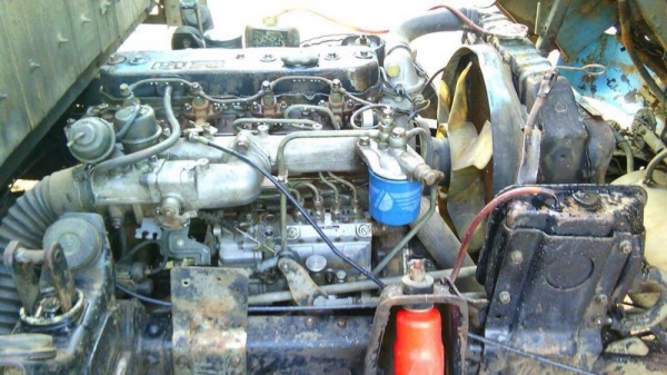 รถอีซูซุ 6 ล้อรั้ว ( ไม่ดั้ม )  KS. 100 แรงม้า.   สนใจติดต่อ  081 - 6079515