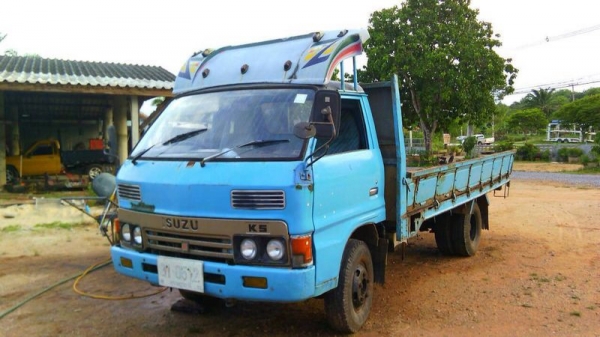 รถอีซูซุ 6 ล้อรั้ว ( ไม่ดั้ม )  KS. 100 แรงม้า.   สนใจติดต่อ  081 - 6079515