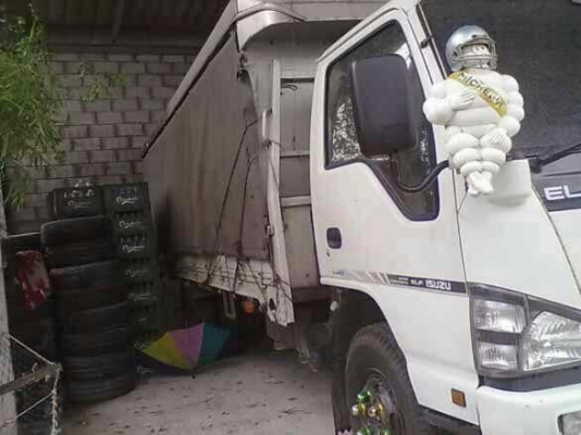 รถอีซูซุ 6 ล้อรั้ว ( ไม่ดั้ม )  NQR  175 แรงม้า. ปี 50  สนใจติดต่อ  081 - 6079515