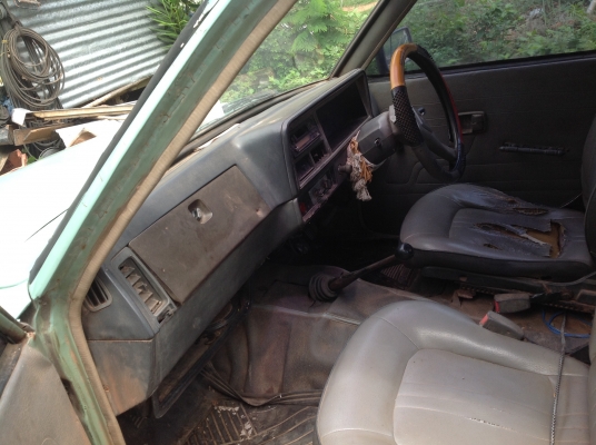 ขาย Isuzu KB. Cab. 2.500cc. เล่มทะเบียนพร้อมโอน