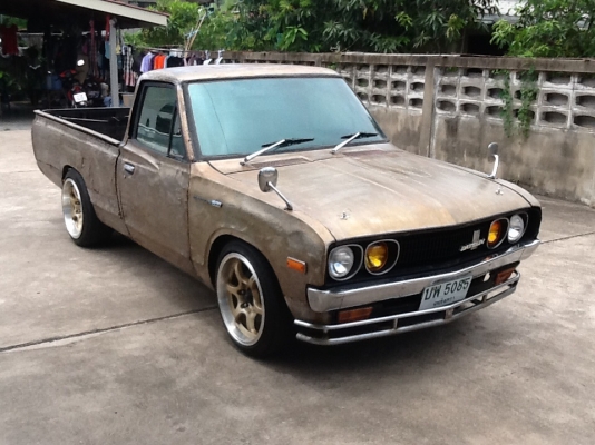 Datsun ช้างเหยียบ Datsun ช้างเหยียบ