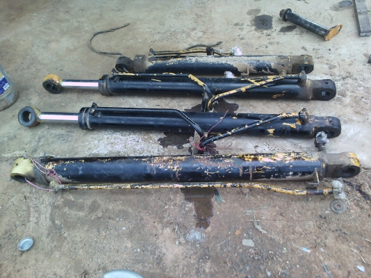 กระบอกไฮดรอลิค 4ตัว 120-3ขายถูกๆตัดรถครับมีอะไหล่อีกหลายรายการ กระบอกไฮดรอลิค 4ตัว 120-3ขายถูกๆตัดรถครับมีอะไหล่อีกหลายรายการ