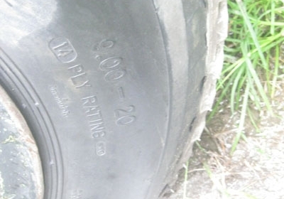 ขาย F17 สิบล้อเพลาเดียวพื้นเรียบยาว 6 m เครื่อง EH700 168 แรง โทร 088-4501277