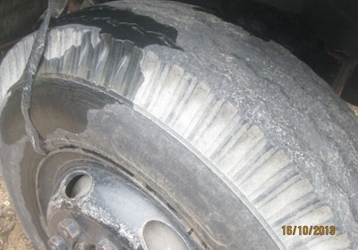 ขาย F17 สิบล้อเพลาเดียวพื้นเรียบยาว 6 m เครื่อง EH700 168 แรง โทร 088-4501277