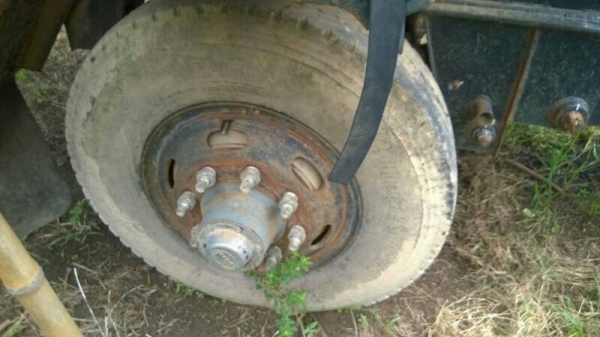 ขายหาง สามมิต.  2 เพลา. ปี 50  สนใจติดต่อ 081 - 6079515