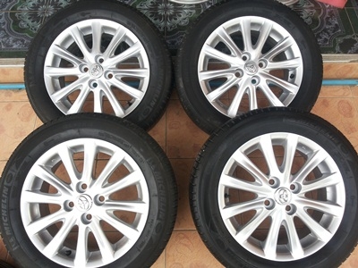 ขายล้อแม็กTOYOTA VIOS 12 ก้าน พร้อมยางปี12 4 ล้อ