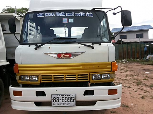 ขายด่วน รถ 6 ล้อ HINO  มีคอก 550,000 บาท