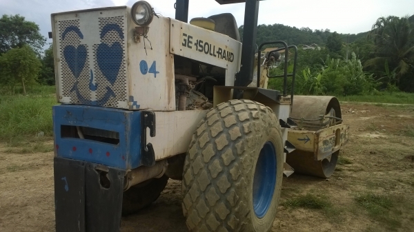 (ลงรายละเอียดใหม่...และลดราคา)รถบด10ตัน INGERSOLLRAN SD-00D H2-D4 สภาพดี ยางสวยเต็ม...