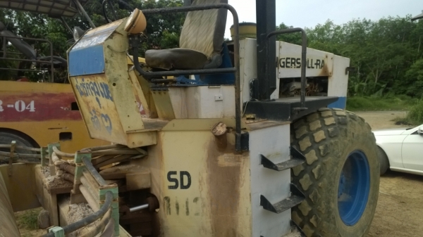 (ลงรายละเอียดใหม่...และลดราคา)รถบด10ตัน INGERSOLLRAN SD-00D H2-D4 สภาพดี ยางสวยเต็ม...