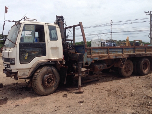 ขายรถสิบล้อ175เพลาเดียว เครื่องพัง ขายตามสภาพสนใจติดต่อ บอย 085-156-2313