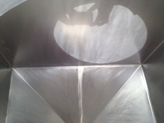 ขาย Hopper Tank ขนาด 1,500 ลิตร มีฝาปิด-เปิด ทุกใบ สภาพสวยมากๆ