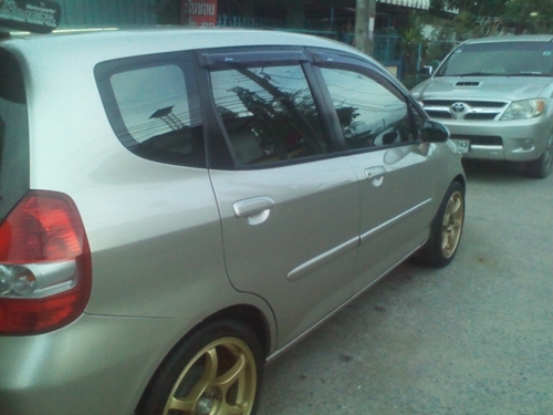 JAZZ 1.5 E ปี05 เครื่องดีไม่มีเยิ้ม ราคาจบได้จบ