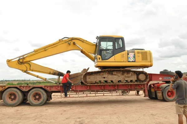 รถแบคโฮมือสอง Komatsu PC200-7 สภาพรถเยี่ยม 090-268-2646