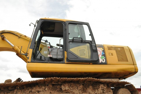 รถแบคโฮมือสอง Komatsu PC200-7 สภาพรถเยี่ยม 090-268-2646