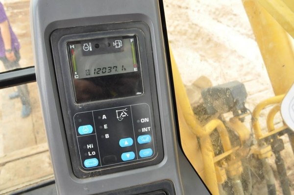 รถแบคโฮมือสอง Komatsu PC200-7 สภาพรถเยี่ยม 090-268-2646