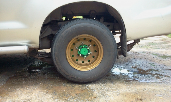 ขายคอกพร้อมเพลาลอยใส่vigoรายระเอียดด้านในครับ ขายคอกพร้อมเพลาลอยใส่vigoรายระเอียดด้านในครับ