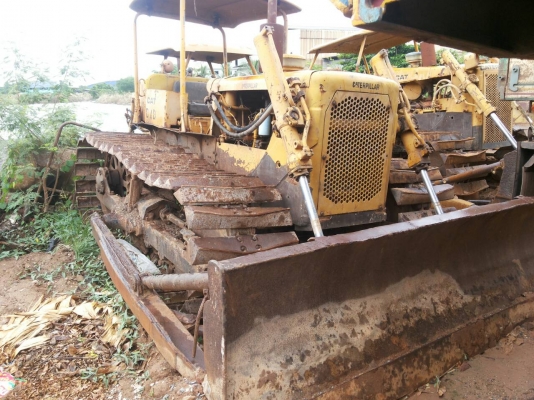 ขายรถแทรกเตอร์D4สภาพดีพร้อมใช้งาน