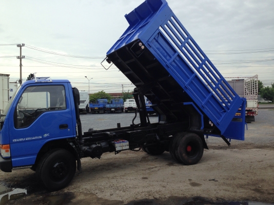 6ล้อดั้มอีซูซุNPR/120HPกะบะดั้มสามมิตร