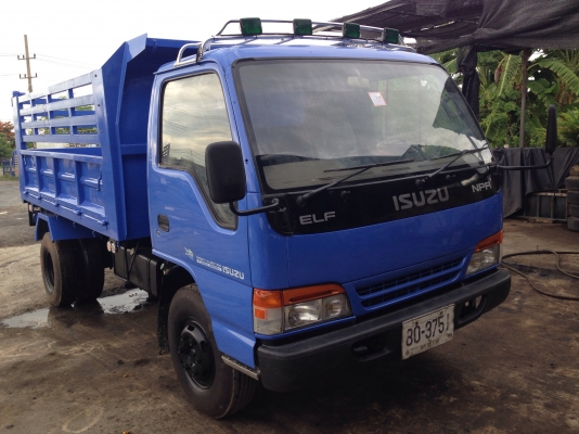 6ล้อดั้มอีซูซุNPR/120HPกะบะดั้มสามมิตร