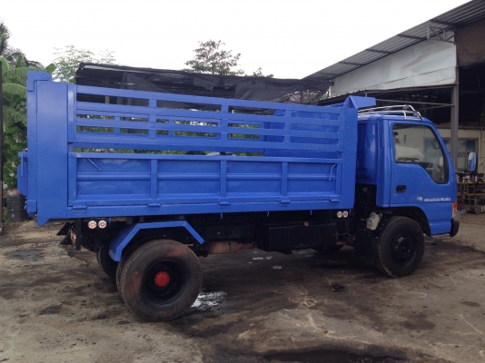 6ล้อดั้มอีซูซุNPR/120HPกะบะดั้มสามมิตร