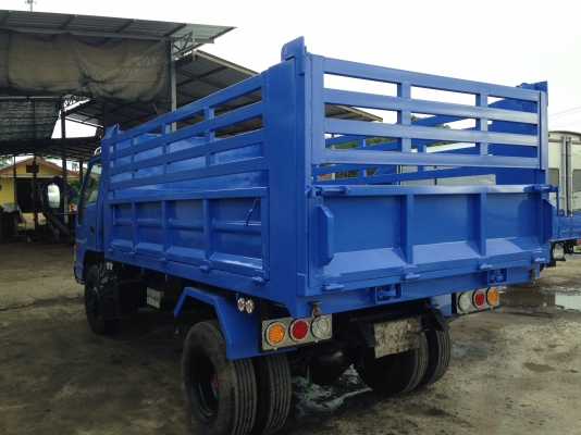 6ล้อดั้มอีซูซุNPR/120HPกะบะดั้มสามมิตร