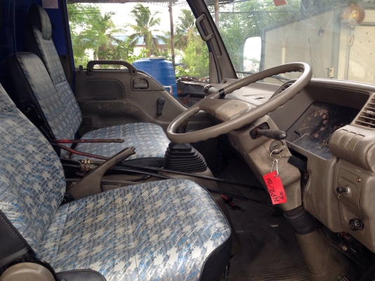 6ล้อดั้มอีซูซุNPR/120HPกะบะดั้มสามมิตร