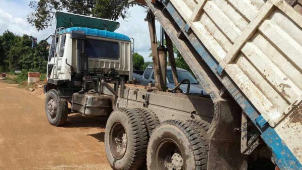 รถมิตซู 10 ล้อดั้ม FN527M - TF  ( ซีเรี้ยน 5,000 กว่า. )  / 220 แรงม้า.  สนใจติดต่อ  081 - 6079515