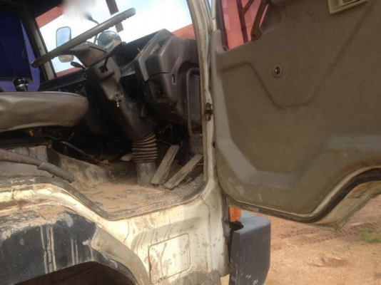 รถมิตซู 10 ล้อดั้ม FN527M - TF  ( ซีเรี้ยน 5,000 กว่า. )  / 220 แรงม้า.  สนใจติดต่อ  081 - 6079515