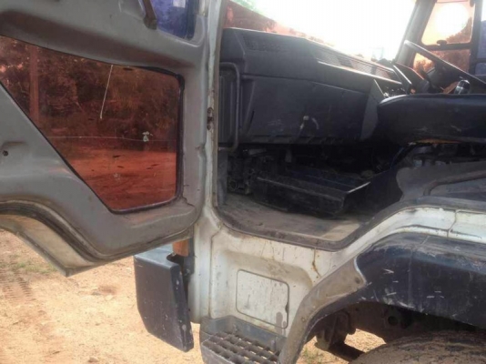 รถมิตซู 10 ล้อดั้ม FN527M - TF  ( ซีเรี้ยน 5,000 กว่า. )  / 220 แรงม้า.  สนใจติดต่อ  081 - 6079515