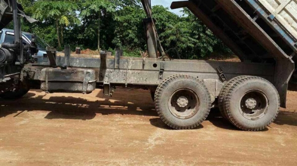 รถมิตซู 10 ล้อดั้ม FN527M - TF  ( ซีเรี้ยน 5,000 กว่า. )  / 220 แรงม้า.  สนใจติดต่อ  081 - 6079515