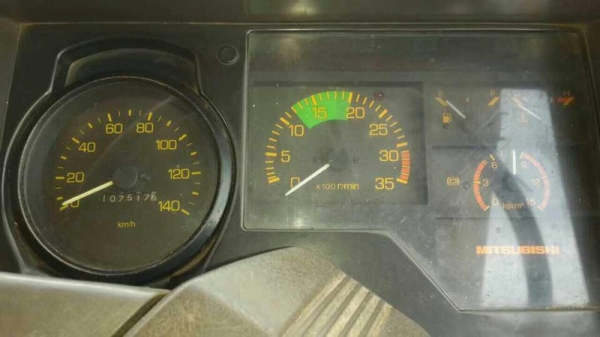 รถมิตซู 10 ล้อดั้ม FN527M - TF  ( ซีเรี้ยน 5,000 กว่า. )  / 220 แรงม้า.  สนใจติดต่อ  081 - 6079515