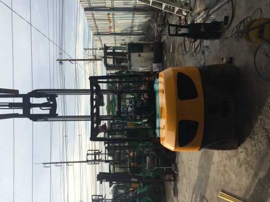 ขายถูกๆ!! Komatsu FD30-16T-400P ดีเซล3ตันเสาฟูลฟรี 4เมตร ขาย 320,000 บาท 094-426-7888 จะเด็ด ขายถูกๆ!! Komatsu FD30-16T-400P ดีเซล3ตันเสาฟูลฟรี 4เมตร ขาย 320,000 บาท 094-426-7888 จะเด็ด