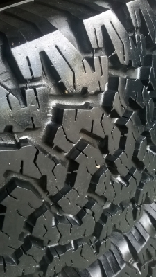 ขายยาง BF 265 75 16พร้อมล้อชุดละ32000