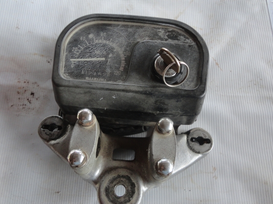 SUZUKI+ไมล์+กุญแจ+แผงคอ K-125 M.3-4 ใช้งานได้ สนใจ โทร.081-005-8785