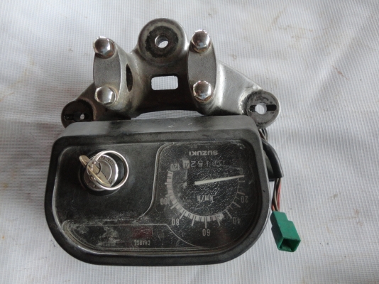 SUZUKI+ไมล์+กุญแจ+แผงคอ K-125 M.3-4 ใช้งานได้ สนใจ โทร.081-005-8785