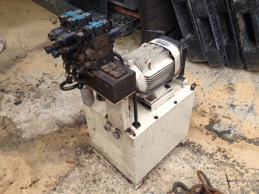 ขายปั้มน้ำมันไฮโดรลิค Nachi 5 HP. 220 V 3 สาย made in Japan พร้อมซาลีนอยวาล์ว 24 vdc มีออยคลูเลอร์ในตัว สภาพสวย อุปกรณ์ครบ พร้อมใช้งาน