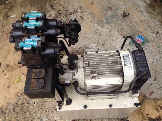 ขายปั้มน้ำมันไฮโดรลิค Nachi 5 HP. 220 V 3 สาย made in Japan พร้อมซาลีนอยวาล์ว 24 vdc มีออยคลูเลอร์ในตัว สภาพสวย อุปกรณ์ครบ พร้อมใช้งาน