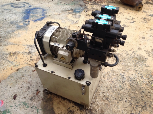 ขายปั้มน้ำมันไฮโดรลิค Nachi 5 HP. 220 V 3 สาย made in Japan พร้อมซาลีนอยวาล์ว 24 vdc มีออยคลูเลอร์ในตัว สภาพสวย อุปกรณ์ครบ พร้อมใช้งาน