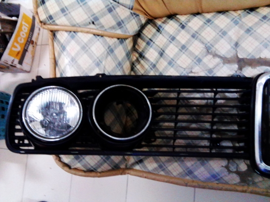 ขายชุดกระจังหน้า+ไฟหน้า+จมูก BMW 520 ขายชุดกระจังหน้า+ไฟหน้า+จมูก BMW 520