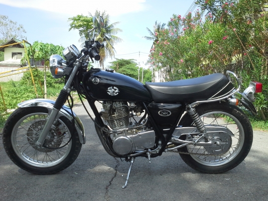 ขายYamaha Sr400cc.ปี2002 เครื่องแน่น สภาพตามรูป ไฟติดครบ