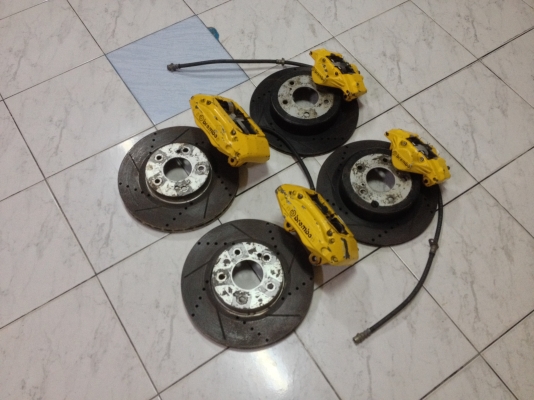 ขายเบรค Skyline R33+จาน สภาพดี 5รู114 สีเหลือง 1ชุด โลโก้ Brembo ราคา9900บาท โทร0924462525โส กทม