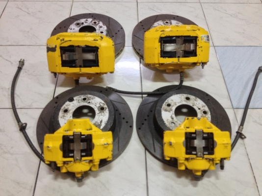 ขายเบรค Skyline R33+จาน สภาพดี 5รู114 สีเหลือง 1ชุด โลโก้ Brembo ราคา9900บาท โทร0924462525โส กทม