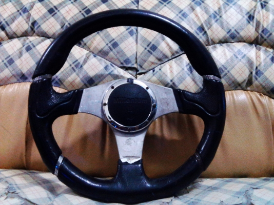 พวงมาลัยพร้อมคอของนิสสัน สภาพสวย